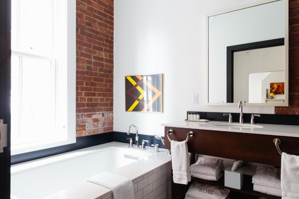 Executive Suite - The Mod interior