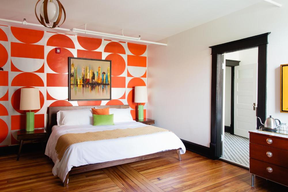 King Balcony Suite - The New Yorker interior
